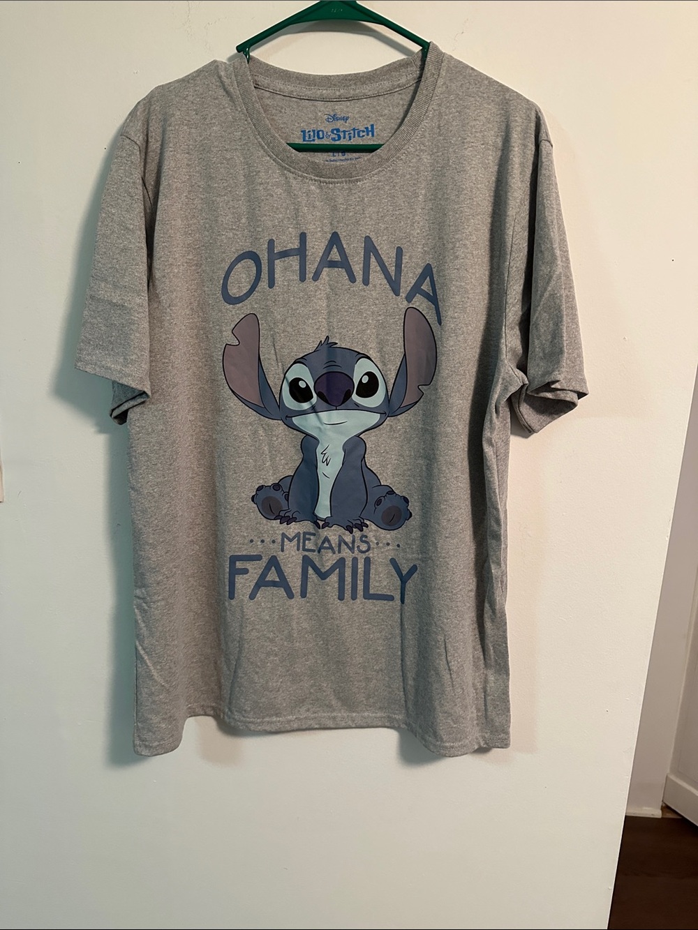 Lilo& Stitch  Disney T -Shirt OHANA Size Large